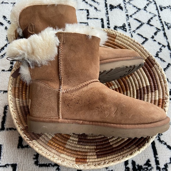 Authentic UGG mini BAILEY BOW ankle boots. - Picture 10 of 11